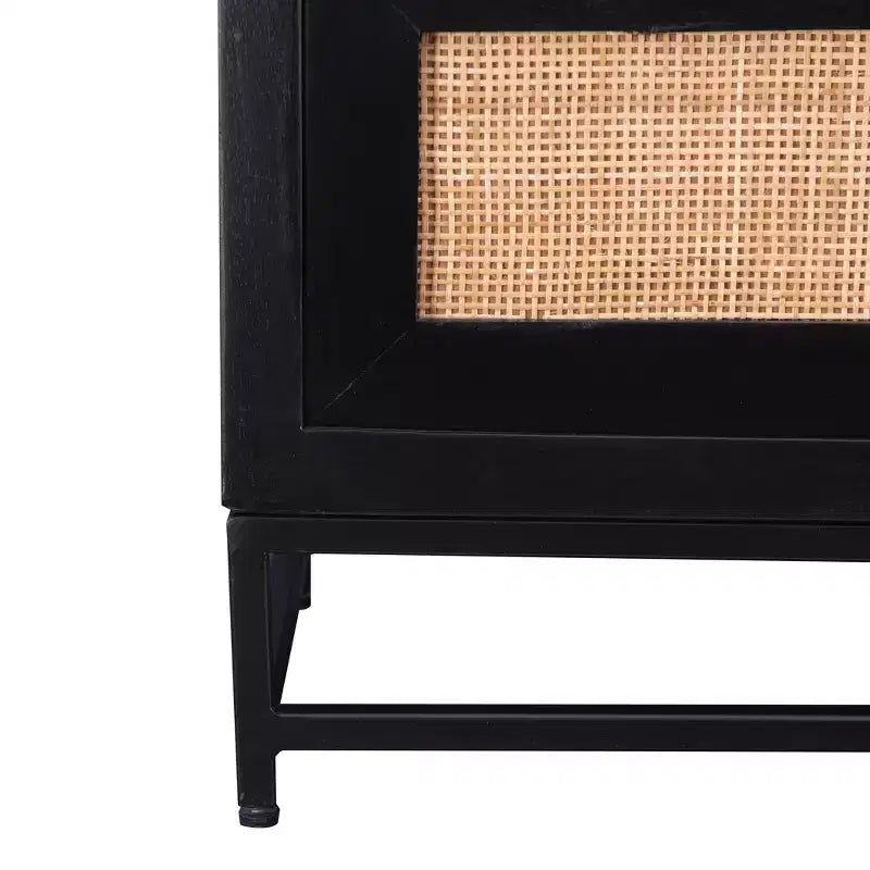 Powell Gordon Mobile a 3 cassetti in legno massiccio e canna naturale con gambe in metallo nero, colore nero: stile rustico moderno, superficie in mango