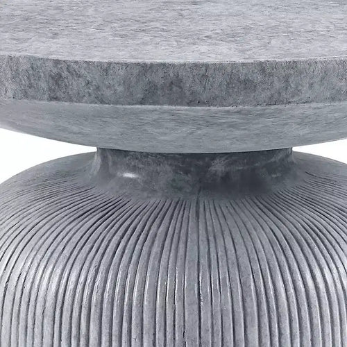 Tavolino rotondo da 76 cm, piano in fibra di cemento grigio anticato, finitura invecchiata, base a piedistallo, nessun assemblaggio richiesto