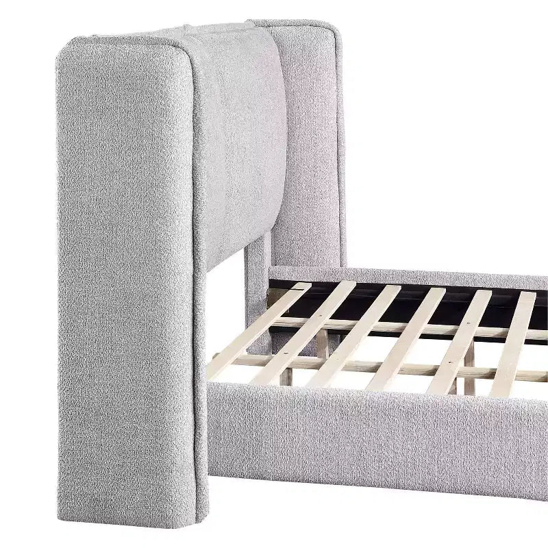 Letto Queen con piattaforma imbottita Bouclé, testiera Wingback, 227 kg, struttura in legno, senza box spring